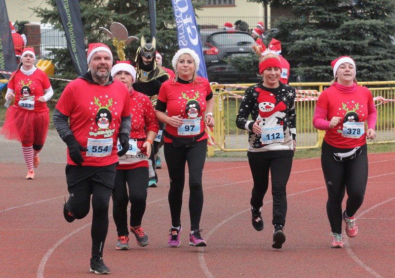 1200 uczestników pobiegło w VI Biegu Mikołajkowym [foto]