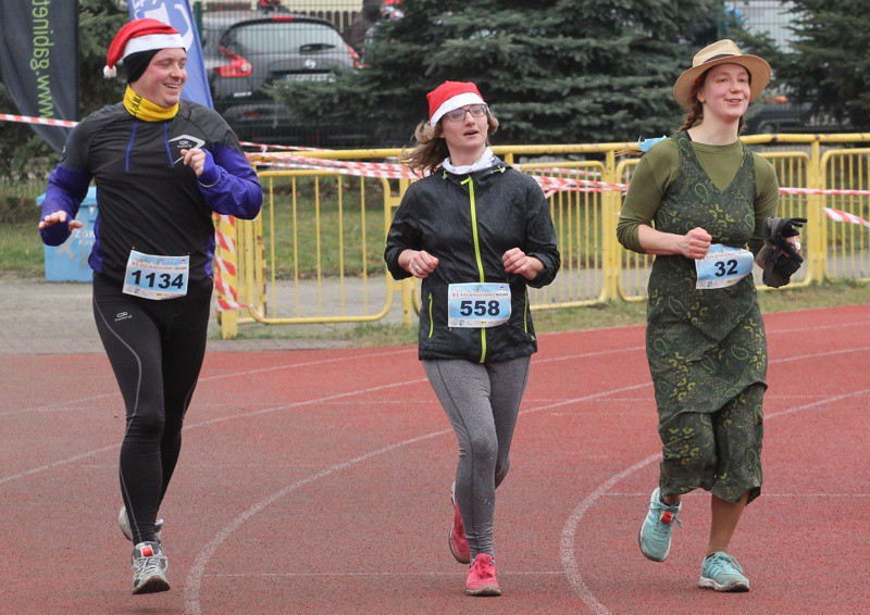 1200 uczestników pobiegło w VI Biegu Mikołajkowym [foto]