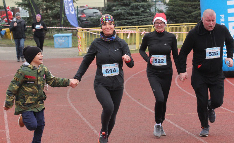 1200 uczestników pobiegło w VI Biegu Mikołajkowym [foto]