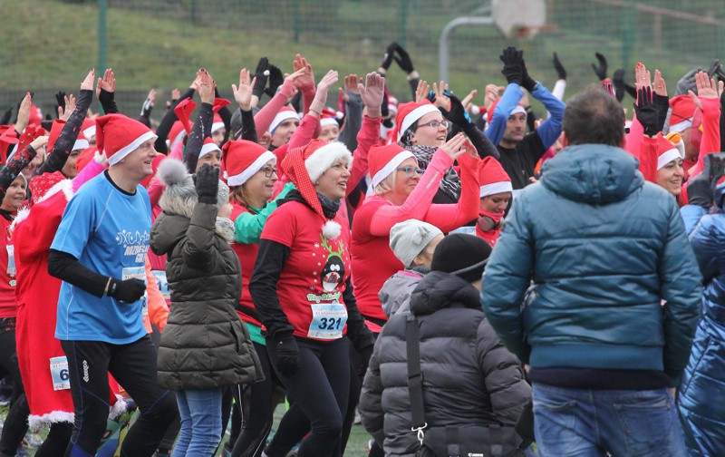 1200 uczestników pobiegło w VI Biegu Mikołajkowym [foto]