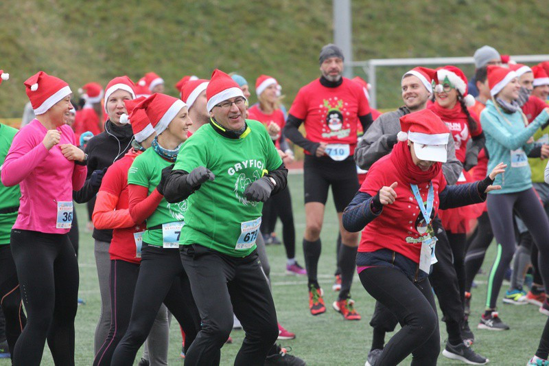 1200 uczestników pobiegło w VI Biegu Mikołajkowym [foto]