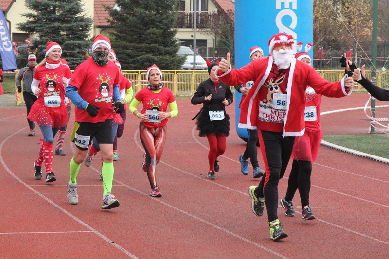 1200 uczestników pobiegło w VI Biegu Mikołajkowym [foto]
