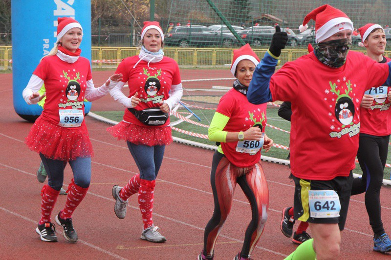 1200 uczestników pobiegło w VI Biegu Mikołajkowym [foto]