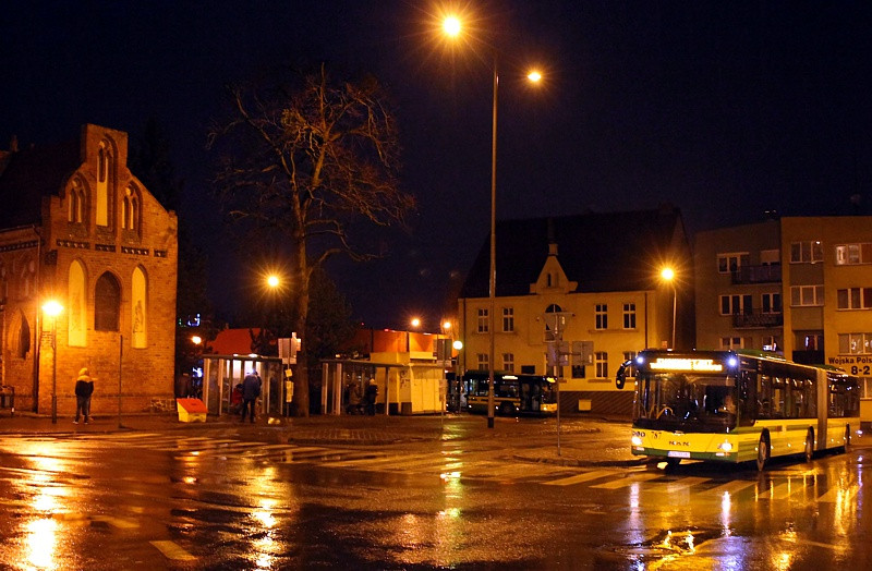 Ewakuacja zakończona - rozpoczyna się akcja wywiezienia bomby [foto/wideo]
