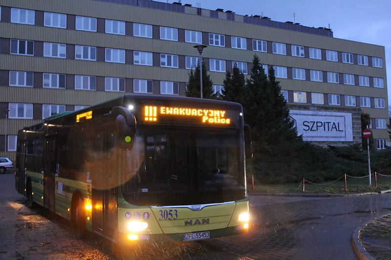Ewakuacja zakończona - rozpoczyna się akcja wywiezienia bomby [foto/wideo]