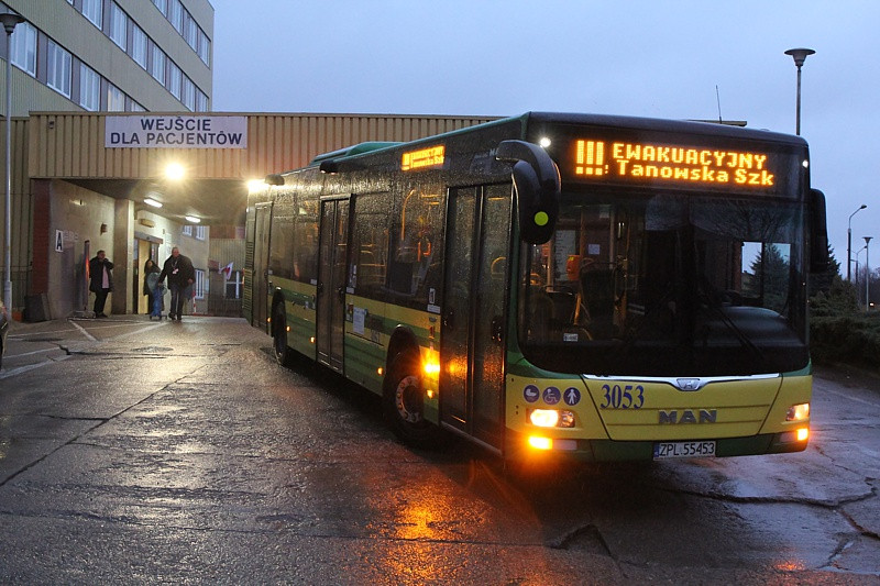 Ewakuacja zakończona - rozpoczyna się akcja wywiezienia bomby [foto/wideo]
