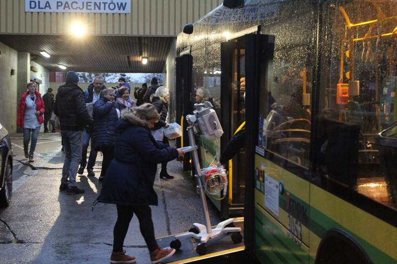 Ewakuacja zakończona - rozpoczyna się akcja wywiezienia bomby [foto/wideo]