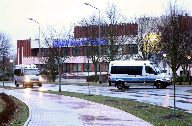 Ewakuacja zakończona - rozpoczyna się akcja wywiezienia bomby [foto/wideo]