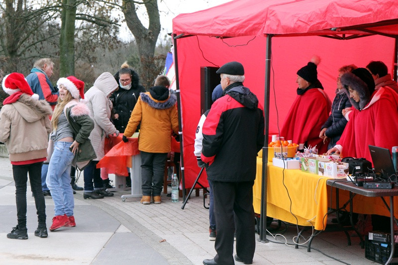 Zabawa mikołajkowa na Starym Mieście [foto]