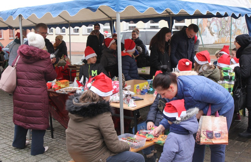 Jarmark Bożonarodzeniowy i Noworoczny w Nowym Warpnie [foto]