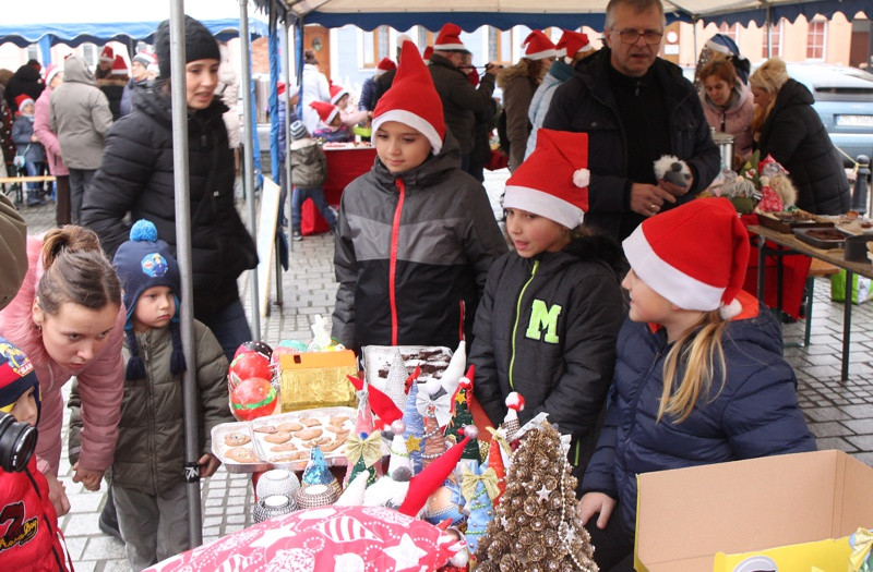 Jarmark Bożonarodzeniowy i Noworoczny w Nowym Warpnie [foto]