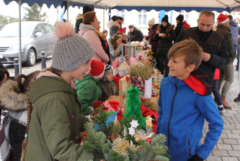 Jarmark Bożonarodzeniowy i Noworoczny w Nowym Warpnie [foto]