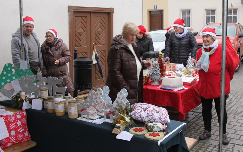 Jarmark Bożonarodzeniowy i Noworoczny w Nowym Warpnie [foto]