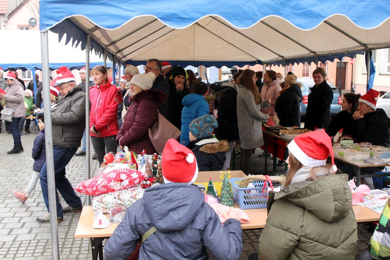 Jarmark Bożonarodzeniowy i Noworoczny w Nowym Warpnie [foto]