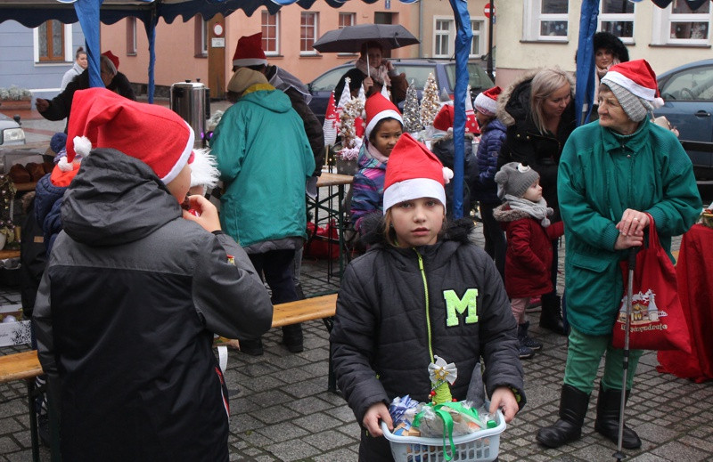 Jarmark Bożonarodzeniowy i Noworoczny w Nowym Warpnie [foto]
