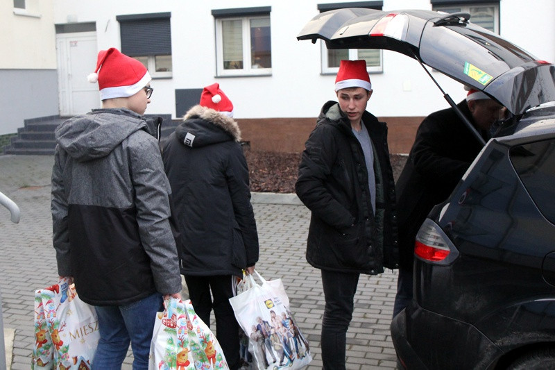 'Policka paczka' dotarła do potrzebujących [foto/wideo]