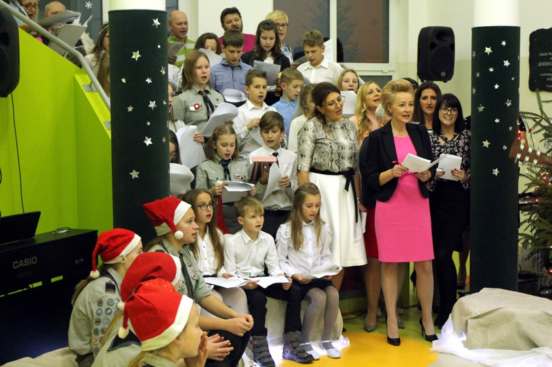 Jasełka i koncert kolęd w Szkole Podstawowej w Tanowie [foto/wideo]