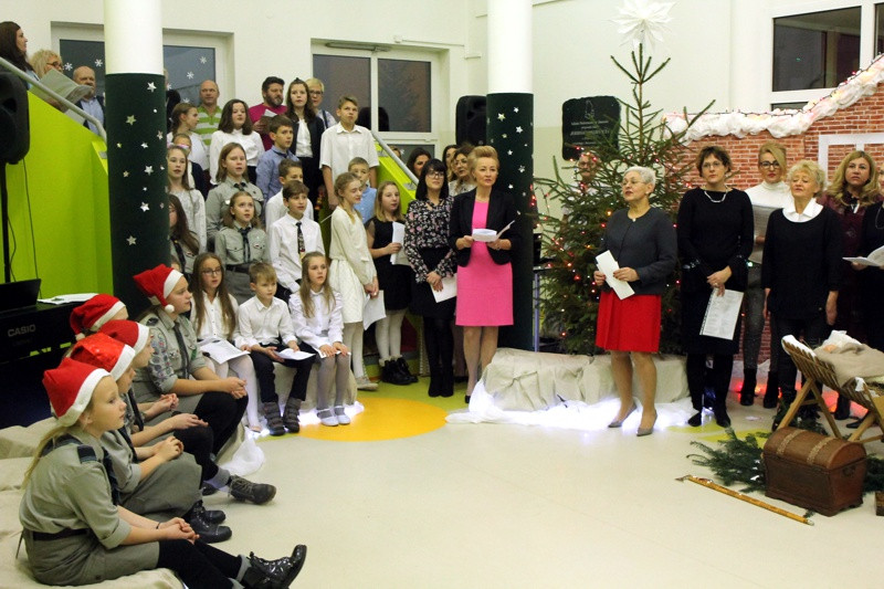 Jasełka i koncert kolęd w Szkole Podstawowej w Tanowie [foto/wideo]