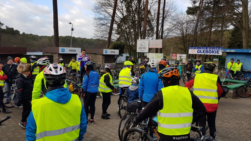 Rowerzyści przywitali Nowy Rok rajdem nad jezioro Świdwie [foto]
