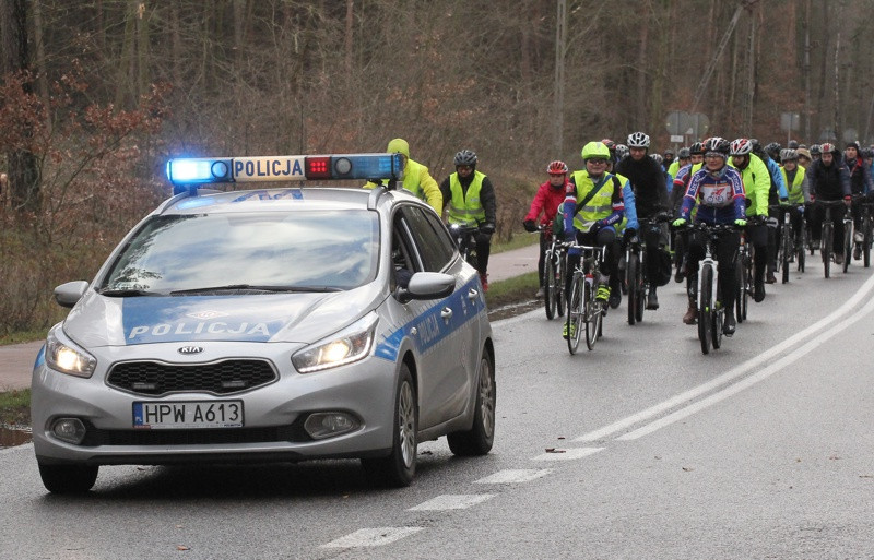 Rowerzyści przywitali Nowy Rok rajdem nad jezioro Świdwie [foto]