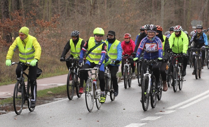 Rowerzyści przywitali Nowy Rok rajdem nad jezioro Świdwie [foto]
