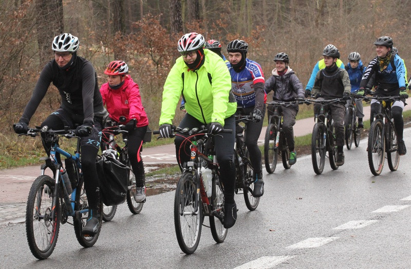 Rowerzyści przywitali Nowy Rok rajdem nad jezioro Świdwie [foto]