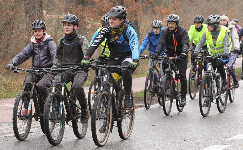 Rowerzyści przywitali Nowy Rok rajdem nad jezioro Świdwie [foto]