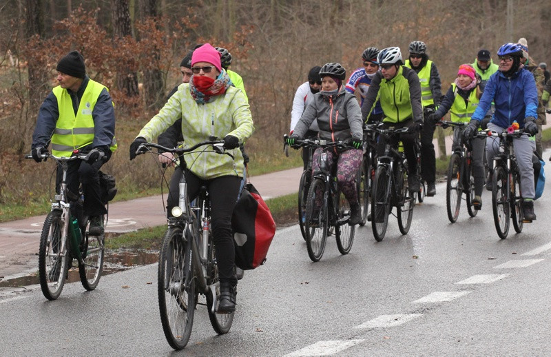 Rowerzyści przywitali Nowy Rok rajdem nad jezioro Świdwie [foto]