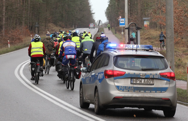 Rowerzyści przywitali Nowy Rok rajdem nad jezioro Świdwie [foto]