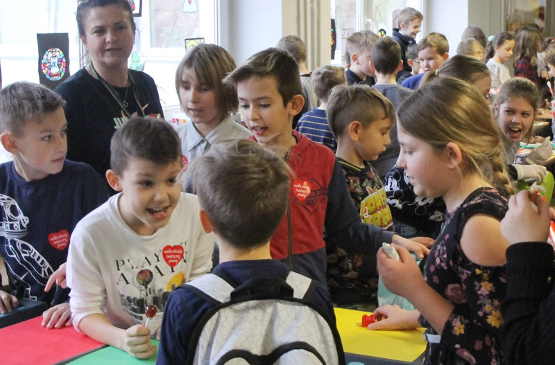 #WOŚP - 7110,07 zł zebrali uczniowie SP 8 w Policach [foto]