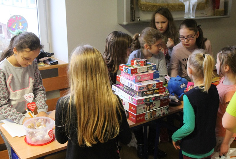 #WOŚP - 7110,07 zł zebrali uczniowie SP 8 w Policach [foto]