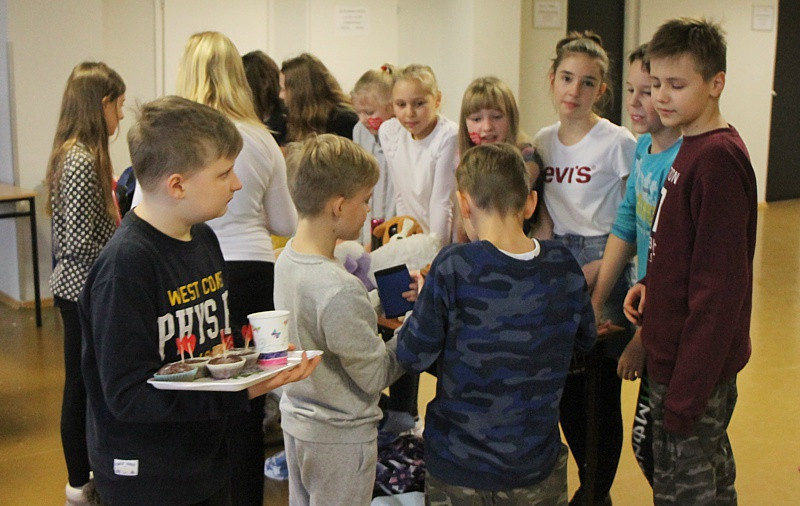 #WOŚP - 7110,07 zł zebrali uczniowie SP 8 w Policach [foto]