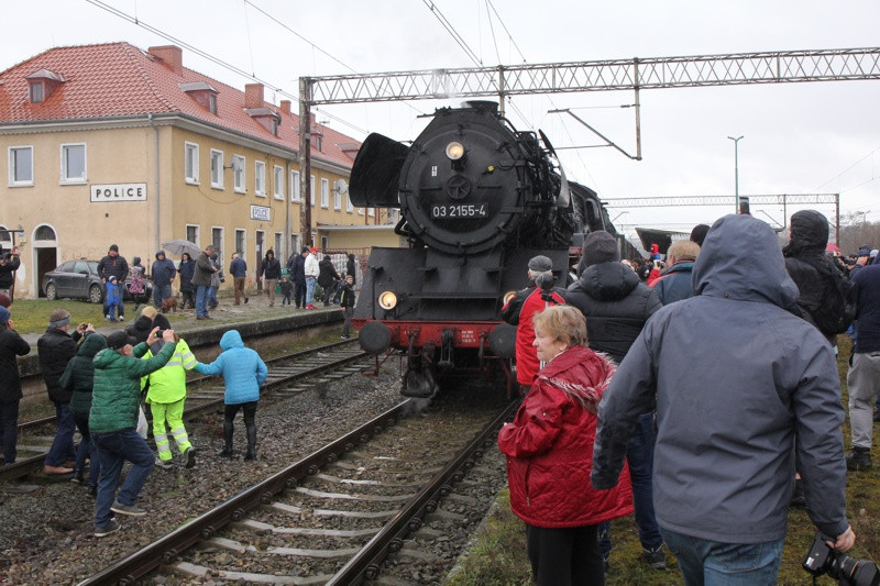 Zabytkowy pociąg w Policach [foto/wideo]
