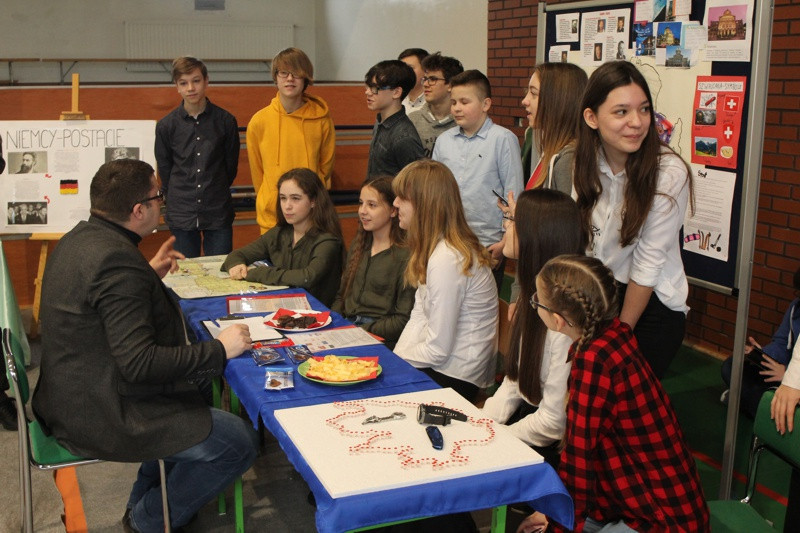 Projekty Edukacyjne w Filii SP 8 w Policach [foto]