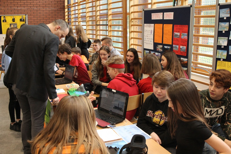 Projekty Edukacyjne w Filii SP 8 w Policach [foto]