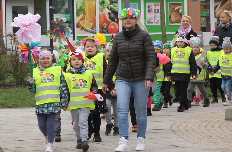 Kolorowe korowody przeszły ulicami Polic [foto/wideo]