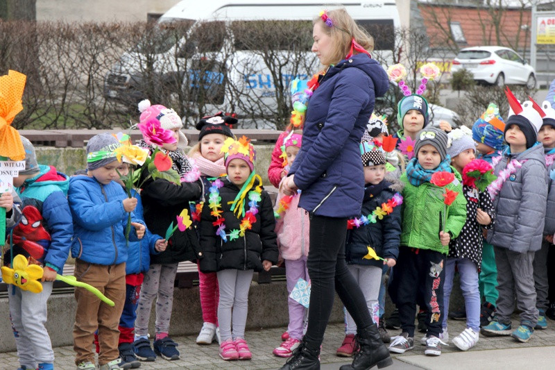 Kolorowe korowody przeszły ulicami Polic [foto/wideo]