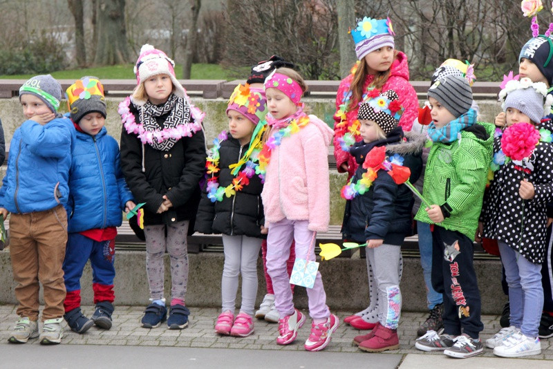 Kolorowe korowody przeszły ulicami Polic [foto/wideo]