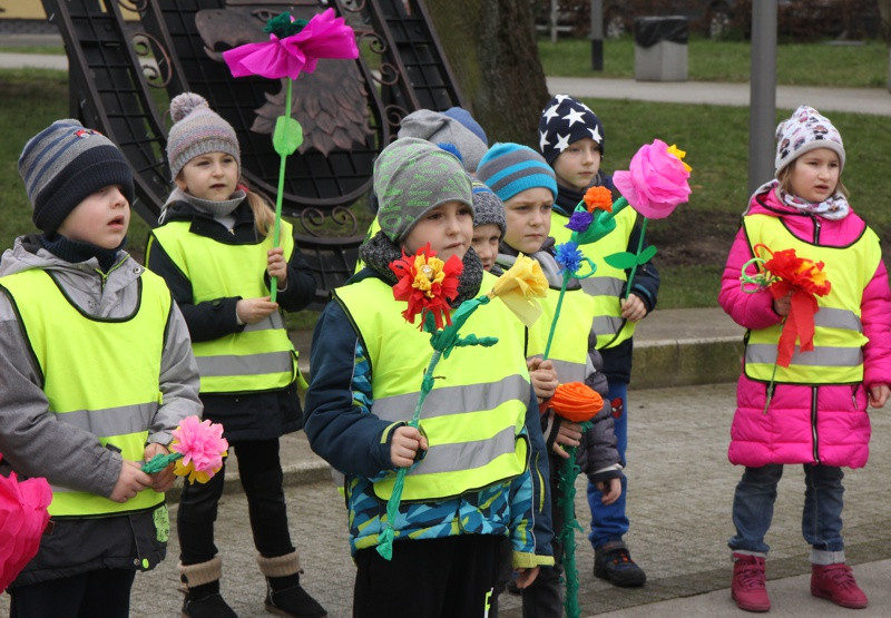 Kolorowe korowody przeszły ulicami Polic [foto/wideo]