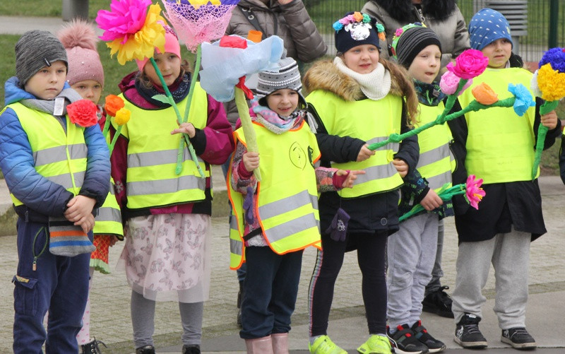Kolorowe korowody przeszły ulicami Polic [foto/wideo]