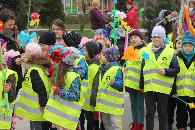 Kolorowe korowody przeszły ulicami Polic [foto/wideo]