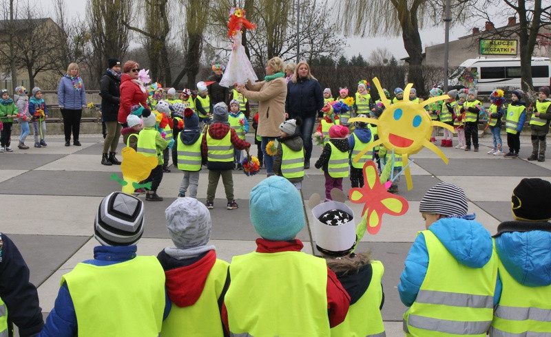 Kolorowe korowody przeszły ulicami Polic [foto/wideo]
