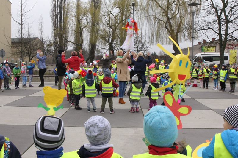 Kolorowe korowody przeszły ulicami Polic [foto/wideo]