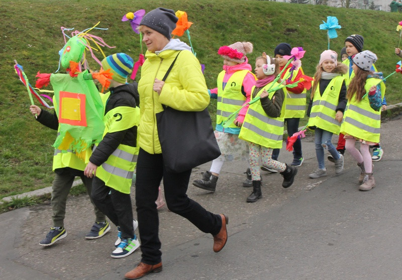 Kolorowe korowody przeszły ulicami Polic [foto/wideo]