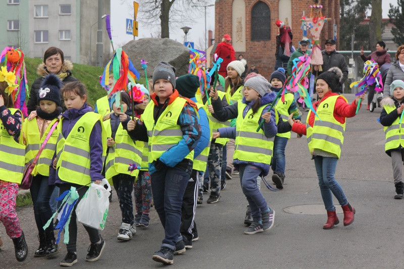 Kolorowe korowody przeszły ulicami Polic [foto/wideo]
