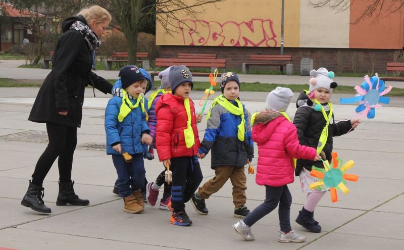 Kolorowe korowody przeszły ulicami Polic [foto/wideo]