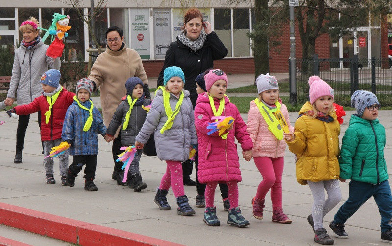 Kolorowe korowody przeszły ulicami Polic [foto/wideo]