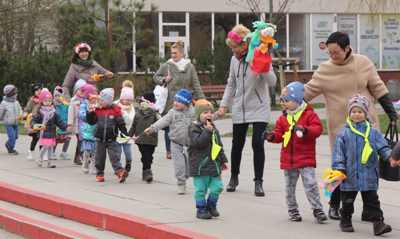 Kolorowe korowody przeszły ulicami Polic [foto/wideo]