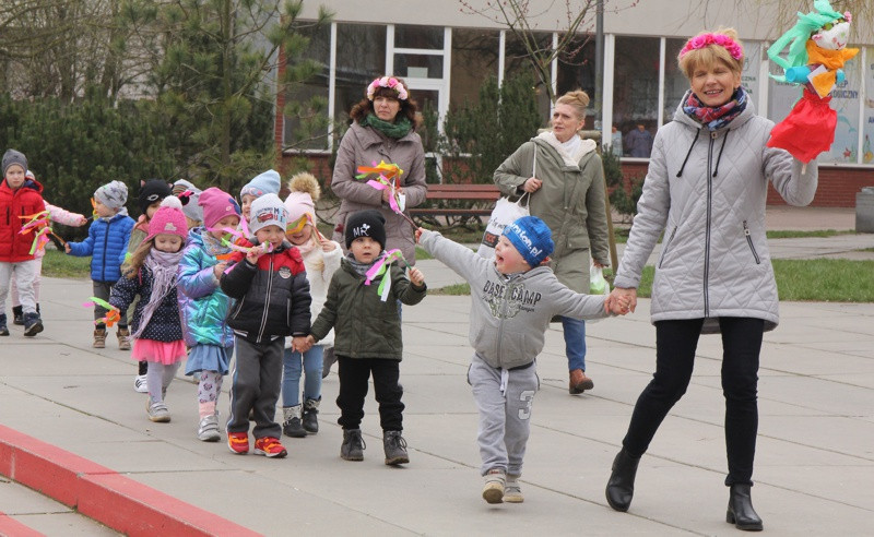 Kolorowe korowody przeszły ulicami Polic [foto/wideo]