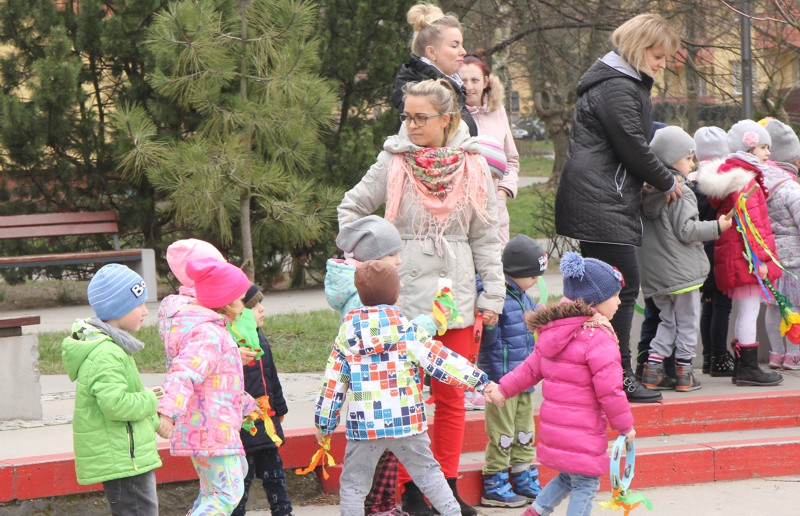Kolorowe korowody przeszły ulicami Polic [foto/wideo]